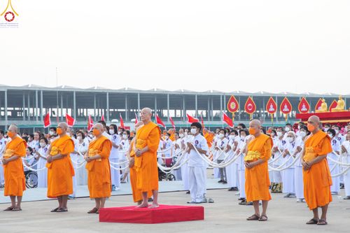 ภาพ No.79211:พิธีอัญเชิญองค์พระบรมพุทธเจ้า 24 องค์ เวียนประทักษิณรอบพระมหาธรรมกายเจดีย์ ณ วัดพระธรรมกาย  วันที่ 2 เมษายน พ.ศ. 2566