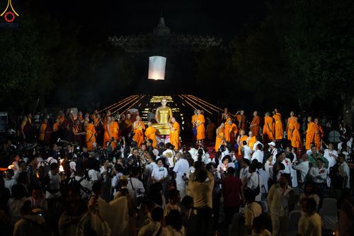 ภาพ No.82076:พิธีจุดวิสาขประทีป 22,000 ดวงและโคมลอย 3,000 ดวง ( Festival  lampion Vesak Indonesia) ณ มหาเจดียบรมพุทโธ อินโดนีเซีย  วันอาทิตย์ที่ 4 มิ.ย. พ.ศ.2566