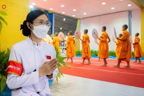 ภาพ No.85312:พิธีมุทิตาสักการะพระภิกษุ ผู้สอบได้เปรียญธรรม ๙ ประโยคระดับโลก, พิธีมอบโล่เกียรติยศและทุนการศึกษา สำนักเรียนบาลีดีเด่นทั่วประเทศ ในวันสมาธิโลก อาทิตย์ที่ 6 สิงหาคม พ.ศ. 2566 ณ สภาธรรมกายสากล วัดพระธรรมกาย