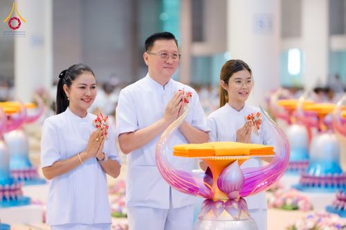 ภาพ No.134442:พิธีทอดผ้าป่าสมทบ มหาสังฆทาน 10,000 วัด ทั่วไทย วันอาทิตย์ต้นเดือนที่ 7 เมษายน พ.ศ.2567 ณ ห้องแก้วสารพัดนึก 1 สภาธรรมกายสากล  วัดพระธรรมกาย จ.ปทุมธานี