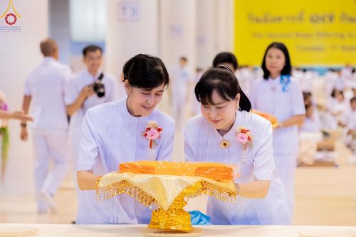 ภาพ No.154638:พิธีทอดผ้าป่าสมทบกฐินวัดพระธรรมกาย และสมทบกฐิน 30,000 วัดทั่วไทย ครั้งที่ 2 ณ สภาธรรมกายสากล วัดพระธรรมกาย วันอังคารที่ 17 กันยายน พ.ศ. 2567