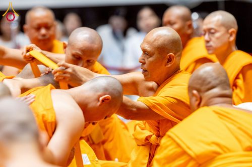 ภาพ No.256324:วันที่ 4 ตุลาคม พ.ศ. 2568 พิธีบรรพชาอุปสมบท  โครงการอุปสมบทหมู่บูชาธรรม 141 ปี  พระมงคลเทพมุนี (สด จนฺทสโร) ณ โบสถ์พระไตรปิฏก วัดพระธรรมกาย จ.ปทุมธานี