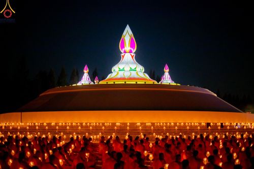 ภาพ No.192775:พิธีจุดประทีปถวายเป็นพุทธบูชา และบูชาธรรมมหาปูชนียาจารย์ ณ อนุสรณ์สถานคลองบางนางแท่น อ.สามพราน จ.นครปฐม ในโครงการธรรมยาตรา กตัญญูบูชา มหาปูชนียาจารย์ พระมงคลเทพมุนี(สด จนฺทสโร) พระผู้ปราบมาร อนุสรณ์สถาน 7 แห่ง ปีที่ 13 วันที่ 10 มกราคม พ.ศ. 2568