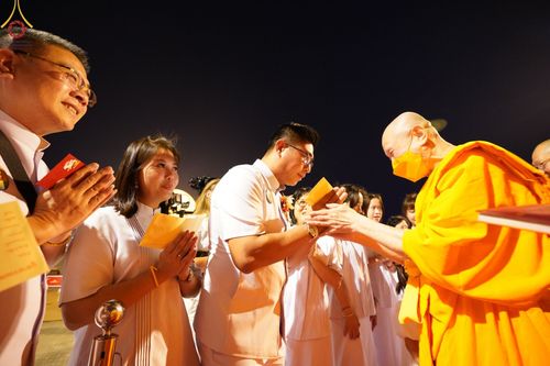 ภาพ No.77333:พิธีจุดมาฆประทีป ในวันมาฆบูชา อาทิตย์ต้นเดือนที่ 6 มีนาคม พ.ศ. 2566 ณ วัดพระธรรมกาย อ.คลองหลวง จ.ปทุมธานี