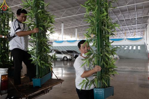 ภาพ No.60661:V.38 ทุ่มพลังเพื่อพ่อครบ 80 ปี ภาพการเตรียมงานของหน่วยงานต่างๆ เพื่อพิธีฉลองอายุวัฒนมงคล 80 ปี หลวงพ่อธัมมชโย และรับถวายมหาสังฆทาน 10,000 กว่าวัดทั่วประเทศ ในวันคุ้มครองโลก วันจันทร์ที่ 22 เมษายน พ.ศ. 2567