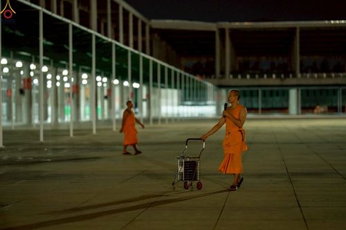 ภาพ No.241117:วันพุธที่ 27 สิงหาคม พ.ศ. 2568 พิธีจุดประทีป ในวันธรรมชัย ณ วัดพระธรรมกาย