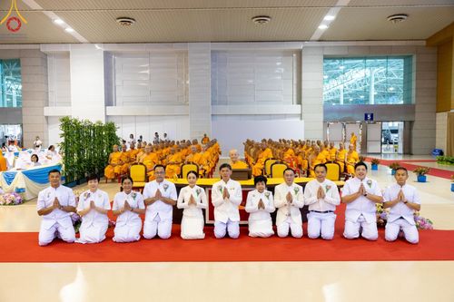 ภาพ No.147192:พิธีมุทิตาสักการะพระภิกษุ ผู้สอบได้เปรียญธรรม 9 ประโยคระดับโลกปีที่ 36, พิธีมอบโล่เกียรติยศและทุนการศึกษา สำนักเรียนบาลีดีเด่นทั่วประเทศ, พิธีถวายมหาสังฆทานคณะสงฆ์ 2,000 กว่าวัด ทั่วประเทศ ปีที่ 24, พิธีถวายไทยธรรมคณะสงฆ์ 323 วัด 4 จังหวัดชายแดนภาคใต้