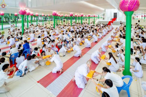 ภาพ No.228998:วันเสาร์ที่ 14 มิถุนายน พ.ศ. 2568 พิธีเวียนประทักษิณ , พิธีขอขมารับผ้าไตร ในโครงการบรรพชาอุปสมบทหมู่ ผู้บริหารรุ่นที่ 15 และ อุดมศึกษา รุ่นที่ 52 ณ โบสถ์พระไตรปิฎก วัดพระธรรมกาย