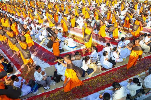 ภาพ No.193397:พิธีต้อนรับพระธรรมยาตรา ณ อนุสรณ์สถาน สถานที่เกิดในเพศสมณะ วัดสองพี่น้อง อำเภอสองพี่น้อง จังหวัดสุพรรณบุรี ในโครงการธรรมยาตรา กตัญญูบูชา มหาปูชนียาจารย์ พระมงคลเทพมุนี(สด จนฺทสโร) พระผู้ปราบมาร อนุสรณ์สถาน 7 แห่ง ปีที่ 13 วันที่ 11 มกราคม พ.ศ. 2568