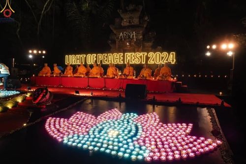 ภาพ No.156519:วัดพุทธบาหลีและวัดพระธรรมกาย จัดปฏิบัติธรรมนานาชาติ 1,151 คนจาก 78 ประเทศ ใน "วันสันติภาพสากล" ณ บาหลี อินโดนีเซีย วันเสาร์ที่ 21 กันยายน พ.ศ. 2567 เวลา 16.00-21.00 น. ณ พิพิธภัณฑ์ ARMA เมืองอูบุด จังหวัดบาหลี ประเทศอินโดนีเซีย