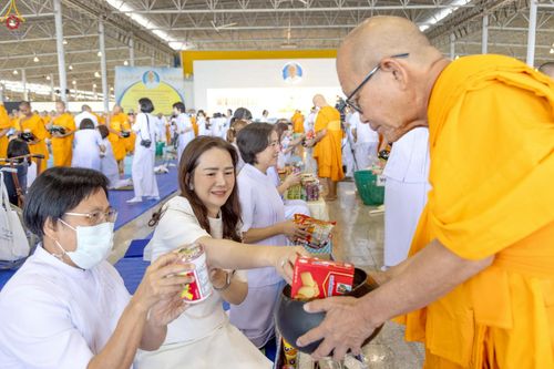 ภาพ No.240537:วันพุธที่ 27 สิงหาคม พ.ศ. 2568 พิธีตักบาตร ในวันธรรมชัย ณ วัดพระธรรมกาย จ.ปทุมธานี