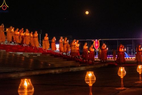 ภาพ No.124895:พิธีเวียนประทักษิณและจุดมาฆประทีป ในวันมาฆบูชา เสาร์ที่ 24 กุมภาพันธ์ พ.ศ. 2567 ณ พระมหาธรรมกายเจดีย์ วัดพระธรรมกาย