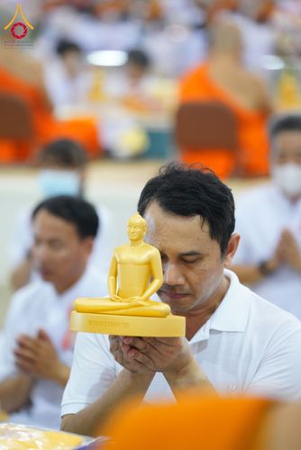 ภาพ No.60083:พิธีเจริญพระพุทธมนต์ "ฉลองอายุวัฒนมงคล 80 ปี หลวงพ่อธัมมชโย" พิธีถวายไทยธรรม คณะสงฆ์ 10,000 กว่าวัดทั่วประเทศ ในวันคุ้มครองโลก วันจันทร์ที่ 22 เมษายน พ.ศ. 2567 ณ สภาธรรมกายสากล วัดพระธรรมกาย จ.ปทุมธานี