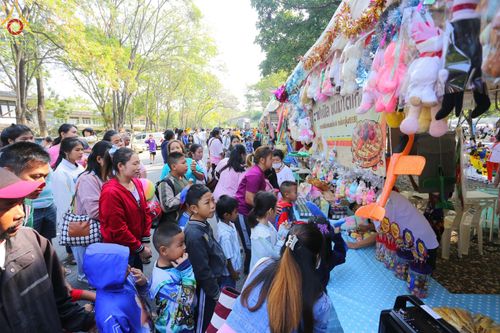 ภาพ No.194004:วัดพระธรรมกาย จัดงานวันเด็กแห่งชาติ ประจำปี พ.ศ.2568 ออกร้านอาหาร 200 ร้าน มอบของขวัญหลายหมื่นชิ้น วันที่ 12 มกราคม พ.ศ. 2568 วัดพระธรรมกาย อ.คลองหลวง จ.ปทุมธานี