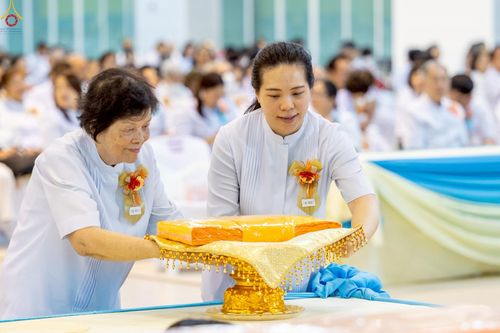 ภาพ No.251697:วันที่ 10 ตุลาคม พ.ศ. 2568 พิธีทอดผ้าป่าสมทบกฐินวัดพระธรรมกาย และสมทบกฐิน 30,000 กว่าวัดทั่วประเทศ ครั้งที่ 3 ณ สภาธรรมกายสากล วัดพระธรรมกาย