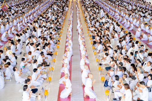 ภาพ No.215090:วันเสาร์ที่ 5 เมษายน พ.ศ. 2568 พิธีเวียนประทักษิณรอบพระมหาธรรมกายเจดีย์  พิธีวันทาเจดีย์ พิธีขอขมาและมอบผ้าไตร ในโครงการบรรพชาสามเณรฟื้นฟูพระพุทธศาสนาทั่วไทย , โครงการหน่อแก้วเปรียญธรรม รุ่นที่ 13 ,  โครงการสามเณรยุวธรรมทายาท รุ่นที่ 33 , โครงการสามเณรมั