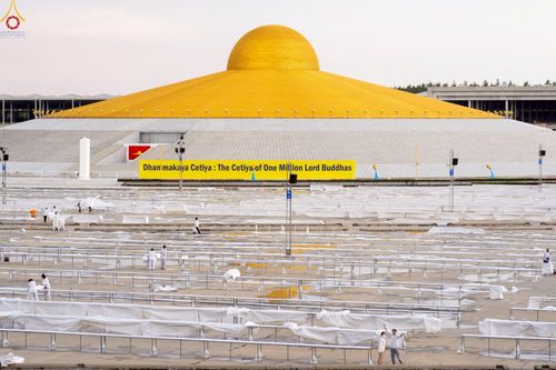 ภาพ No.225195:วันที่ 20 - 27 เมษายน พ.ศ. 2568 "ภาพแห่งความปลื้มที่ไม่มีวันจบ" คณะสงฆ์สามเณร เจ้าหน้าที่ และสาธุชน ร่วมแรงร่วมใจกันเตรียมงานและเก็บงาน เพื่อวันคุ้มครองโลก พิธีถวายมหาสังฆทานคณะสงฆ์ 40,000 กว่าวัดทั่วประเทศ