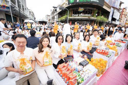 ภาพ No.126182:พิธีทำบุญเมืองนครราชสีมา ฉลอง 556 ปี ตักบาตรพระ 10,000 รูป ในวันเสาร์ที่ 2 มีนาคม พ.ศ.2567 ณ อนุสาวรีย์ท้าวสุรนารี จ.นครราชสีมา จัดโดย คณะสงฆ์จังหวัดนครราชสีมา ร่วมกับสำนักงานจังหวัดนครราชสีมา