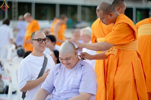 ภาพ No.132788:พิธีปลงผมยุวธรรมทายาท รุ่นที่ 32 มัชฌิมธรรมทายาท รุ่นที่ 28 ณ ลานธรรม วัดพระธรรมกาย วันเสาร์ที่ 30 มีนาคม พ.ศ. 2567