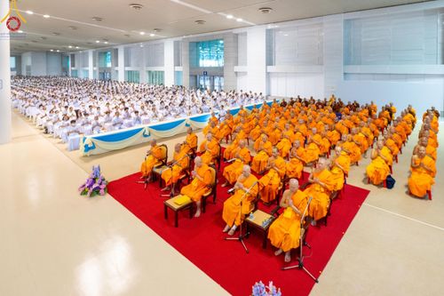 ภาพ No.136703:พิธีตักบาตร พิธีบูชาข้าวพระ ในวันอาทิตย์ต้นเดือนที่ 5 พฤษภาคม พ.ศ. 2567 ณ วัดพระธรรมกาย จ.ปทุมธานี