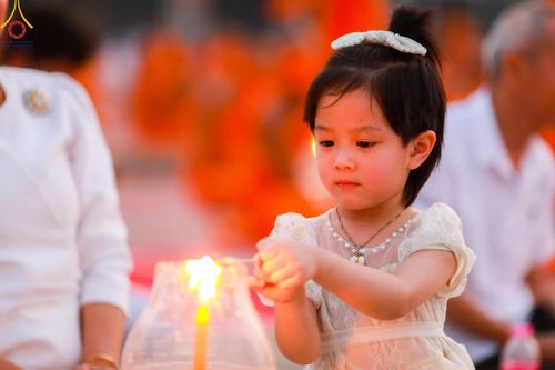 ภาพ No.122113:พิธีจุดประทีปถวายเป็นพุทธบูชา และบูชาธรรมมหาปูชนียาจารย์ พระมงคลเทพมุนี(สด จนฺทสโร) ในโครงการธรรมยาตรา กตัญญูบูชา มหาปูชนียาจารย์ พระมงคลเทพมุนี(สด จนฺทสโร) พระผู้ปราบมาร อนุสรณ์สถาน 7 แห่ง ปีที่ 12 วันที่ 31 มกราคม พ.ศ. 2567 ณ วัดพระธรรมกาย จ.ปทุมธานี