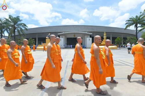 ภาพ No.143320:พิธีถวายภัตตาหารเพื่อเป็นกำลังแห่งการเข้าถึงธรรม ของพระภิกษุสามเณร วัดพระธรรมกาย วันเสาร์ที่ 6 กรกฏาคม พ.ศ. 2567 ณ หอฉันคุณยายอาจารย์ วัดพระธรรมกาย จ.ปทุมธานี