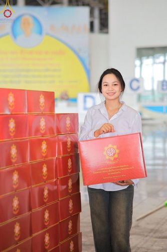 ภาพ No.212164:วันจันทร์ที่ 17 มีนาคม พ.ศ. 2568 บุญบรรจุกล่องไทยธรรม เพื่อถวายแด่พระสังฆาธิการ 40,000 กว่าวัดทั่วไทย ในวันคุ้มครองโลก 22 เมษายน พ.ศ. 2568 ณ บ้านแก้วเรือนทองคุณยายฯ วัดพระธรรมกาย