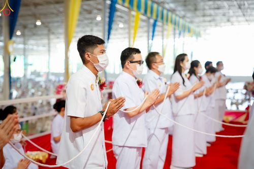 ภาพ No.89576:พิธีตักบาตร ข้าวสารอาหารแห้ง พิธีบูชาข้าวพระ และพิธีจุดเทียนใจ ไฟนิรันดร์  อนันตชัย ณ สภาธรรมกายสากล วัดพระธรรมกาย วันอาทิตย์ที่ 1 ตุลาคม พ.ศ. 2566