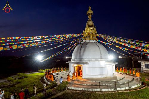 ภาพ No.213039:วันที่ 14 - 15 มีนาคม พ.ศ. 2568 คณะสงฆ์และสามเณรเดินธรรมยาตรา ในโครงการบวชสามเณรเนปาล 500 รูป ไปยังสถานที่รอบมายาเทวีและลุมพินีเกรด ณ ลุมพินี ประเทศเนปาล