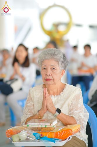 ภาพ No.315457:วันที่ 21 มีนาคม พ.ศ. 2569 พิธีถวายภัตตาหารเมนูสวรรค์ เพื่อการบรรลุธรรม ณ หอฉันคุณยายอาจารย์ฯ วัดพระธรรมกาย