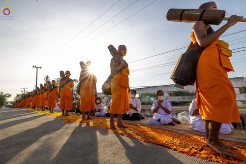 ภาพ No.70870:พิธีต้อนรับพระธรรมยาตรา ในโครงการธรรมยาตรากตัญญูบูชา มหาปูชนียาจารย์ พระมงคลเทพมุนี(สด จนฺทสโร) พระผู้ปราบมาร อนุสรณ์สถาน 7 แห่ง ปีที่ 11 วันที่ 14 มกราคม พ.ศ. 2566 ณ อนุสรณ์สถานลำดับที่ 3 สถานที่เกิดในเพศสมณะ วัดสองพี่น้อง อ.สองพี่น้อง จ.สุพรรณบุรี