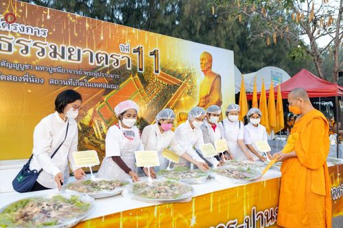 ภาพ No.71475:พิธีถวายภัตตาหารเป็นสังฆทาน แด่คณะพระธรรมยาตราฯ ในโครงการธรรมยาตรากตัญญูบูชา มหาปูชนียาจารย์ พระมงคลเทพมุนี(สด จนฺทสโร) พระผู้ปราบมาร อนุสรณ์สถาน 7 แห่ง ปีที่ 11 วันที่ 16 มกราคม พ.ศ. 2566