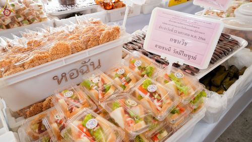 ภาพ No.73803:พิธีถวายภัตตาหารเป็นสังฆทาน แด่คณะพระธรรมยาตราฯ ในโครงการธรรมยาตรากตัญญูบูชา มหาปูชนียาจารย์ พระมงคลเทพมุนี(สด จนฺทสโร) พระผู้ปราบมาร อนุสรณ์สถาน 7 แห่ง ปีที่ 11 วันที่ 22 มกราคม พ.ศ. 2566