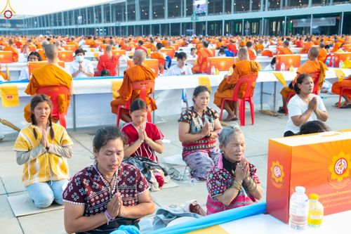 ภาพ No.324670:วันที่ 22 เมษายน พ.ศ.2569 (วันคุ้มครองโลก) บรรยากาศสาธุชน ในงานถวายมหาสังฆทาน 40,000 กว่าวัดทั่วประเทศ ณ ลานธรรม วัดพระธรรมกาย