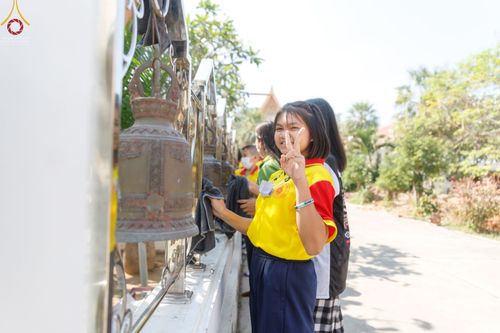 ภาพ No.71703:พระธรรมยาตรา ปฏิบัติศาสนกิจ ทำนุบำรุงศาสนสถาน, สวดธรรมจักร ,ปฏิบัติธรรม ร่วมกับชุมชน,นักเรียนเด็กดีวีสตาร์ และร่วมพิธีทอดผ้าป่าบำรุงศาสนสถาน ในโครงการธรรมยาตรากตัญญูบูชา มหาปูชนียาจารย์ พระมงคลเทพมุนี(สด จนฺทสโร) พระผู้ปราบมาร อนุสรณ์สถาน 7 แห่ง ปีที่ 11