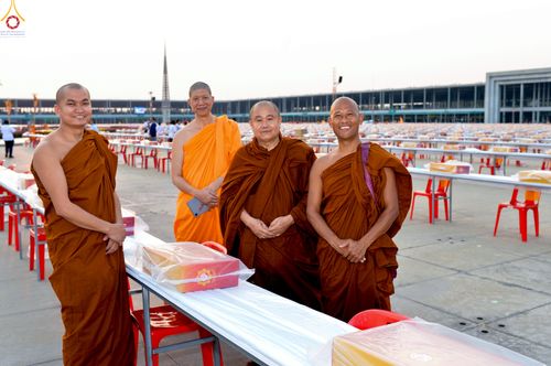 ภาพ No.323125:วันที่ 19 เมษายน พ.ศ.2569 การเรียงกล่องไทยธรรม , เตรียมงานจราจร เพื่องานถวายมหาสังฆทาน 40,000 กว่าวัดทั่วประเทศ วันคุ้มครองโลก 22 เมษายน พ.ศ.2569 วัดพระธรรมกาย