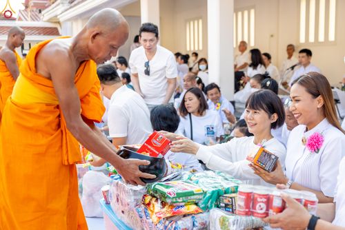 ภาพ No.297679:วันที่ 18 มกราคม พ.ศ. 2569 พิธีตักบาตรพระธรรมยาตรา ณ วัดโบสถ์บน ต.บางคูเวียง จ.นนทบุรี อนุสรณ์สถานลำดับที่ 4 สถานที่เกิดด้วยกายธรรม ในโครงการธรรมยาตรา กตัญญูบูชา มหาปูชนียาจารย์ พระมงคลเทพมุนี(สด จนฺทสโร) พระผู้ปราบมาร อนุสรณ์สถาน 7 แห่ง ปีที่ 14