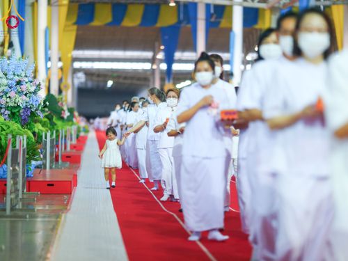 ภาพ No.92285:พิธีทอดกฐินธรรมชัยเพื่อสร้างอาคาร 115 ปี คุณยายอาจารย์มหารัตนอุบาสิกาจันทร์ ขนนกยูง อาทิตย์ต้นเดือนที่ 5 พฤศจิกายน พ.ศ. 2566 ณ วัดพระธรรมกาย จ.ปทุมธานี