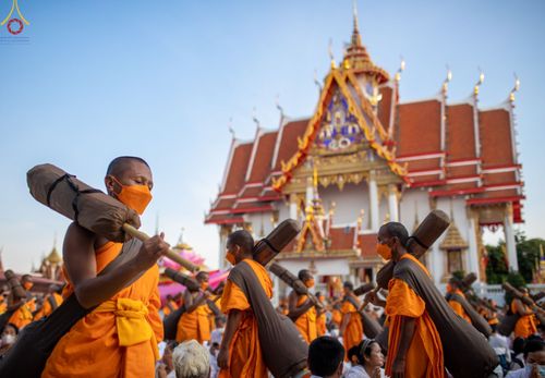 ภาพ No.72470:พิธีต้อนรับพระธรรมยาตรา ในโครงการธรรมยาตรากตัญญูบูชา มหาปูชนียาจารย์ พระมงคลเทพมุนี(สด จนฺทสโร) พระผู้ปราบมาร อนุสรณ์สถาน 7 แห่ง ปีที่ 11 วันที่ 18 มกราคม พ.ศ. 2566 ณ อนุสรณ์สถานลำดับที่ 4 สถานที่เกิดด้วยกายธรรม วัดโบสถ์ (บน) บางคูเวียง อ.บางกรวย จ.นนทบุ