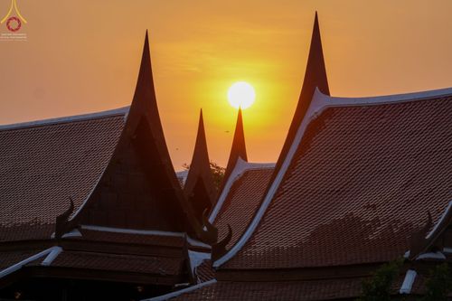 ภาพ No.71907:พิธีจุดประทีปถวายเป็นพุทธบูชา และบูชาธรรมมหาปูชนียาจารย์ ในโครงการธรรมยาตรากตัญญูบูชา มหาปูชนียาจารย์ พระมงคลเทพมุนี(สด จนฺทสโร) พระผู้ปราบมาร ปีที่ 11 ณ อนุสรณ์สถานลำดับที่ 3 สถานที่เกิดใหม่ในเพศสมณะ วัดสองพี่น้อง อ.สองพี่น้อง จ.สุพรรณบุรี วันที่ 17 มกร