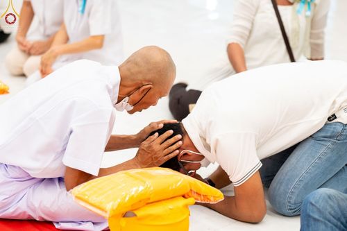 ภาพ No.65616:พิธีปลงผม และพิธีขอขมามอบผ้าไตร นาคธรรมทายาท ในโครงการอุปสมบทบูชาธรรม มหาปูชนียาจารย์ประจำปี 2565 ณ ศูนย์ปฏิบัติธรรมภาคใต้ บางกล่ำ จ.สงขลา วันที่ 19 พฤศจิกายน พ.ศ. 2565