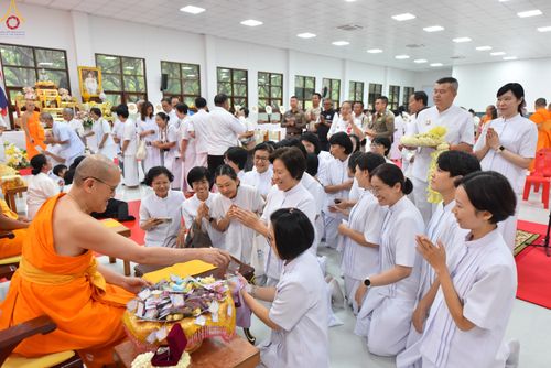ภาพ No.343006:วันอาทิตย์ที่ 9 สิงหาคม พ.ศ.2569 พิธีมอบพัด ตั้งฐานานุกรม พระราชภาวนาวชิรวิเทศ วิ. ณ ห้องอาคารปลูกศรัทธา 2 วัดพระธรรมกาย