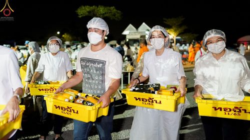 ภาพ No.72583:พิธีถวายภัตตาหารเป็นสังฆทาน แด่คณะพระธรรมยาตราฯ ในโครงการธรรมยาตรากตัญญูบูชา มหาปูชนียาจารย์ พระมงคลเทพมุนี(สด จนฺทสโร) พระผู้ปราบมาร อนุสรณ์สถาน 7 แห่ง ปีที่ 11 วันที่ 19 มกราคม พ.ศ. 2566