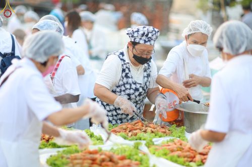 ภาพ No.71811:พิธีถวายภัตตาหารเป็นสังฆทาน แด่คณะพระธรรมยาตราฯ ในโครงการธรรมยาตรากตัญญูบูชา มหาปูชนียาจารย์ พระมงคลเทพมุนี(สด จนฺทสโร) พระผู้ปราบมาร อนุสรณ์สถาน 7 แห่ง ปีที่ 11 วันที่ 17 มกราคม พ.ศ. 2566