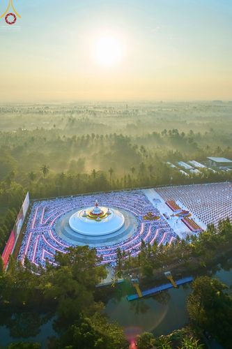 ภาพ No.70561:พิธีตักบาตรพระธรรมยาตราฯ ในโครงการธรรมยาตรากตัญญูบูชา มหาปูชนียาจารย์ พระมงคลเทพมุนี(สด จนฺทสโร) พระผู้ปราบมาร ปีที่ 11 ณ อนุสรณ์สถานลำดับที่ 2 สถานที่ตั้งมโนปณิธานบวชตลอดชีวิต อนุสรณ์สถานคลองบางนางแท่น อ.สามพราน จ.นครปฐม วันที่ 14 มกราคม พ.ศ. 2566