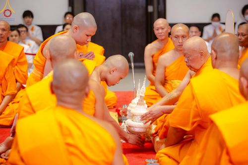 ภาพ No.137809:พิธีอุปสมบทสามเณรอุทิศชีวิต 11 รูป วันวิสาขบูชา พุธที่ 22 พฤษภาคม พ.ศ.2567 ณ อุโบสถ วัดพระธรรมกาย