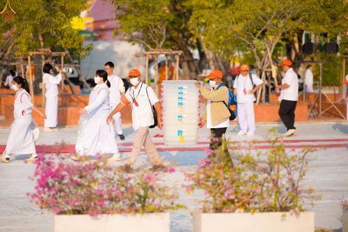 ภาพ No.300627:ภาพเบื้องหลังอาสาสมัครรวมใจ ชุดที่ 3 ในโครงการธรรมยาตรา กตัญญูบูชา มหาปูชนียาจารย์ พระมงคลเทพมุนี(สด จนฺทสโร) พระผู้ปราบมาร อนุสรณ์สถาน 7 แห่ง ปีที่ 14