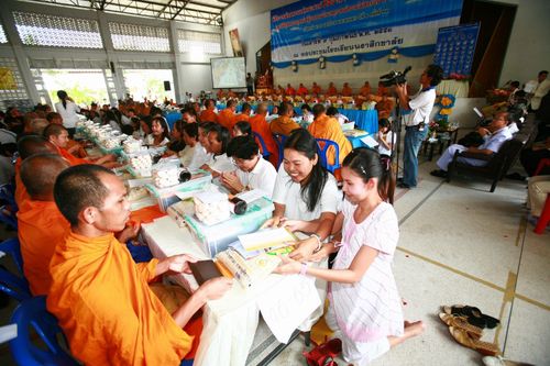 พิธีถวายสังฆทานแด่คณะสงฆ์ 266 วัด ใน 4 จังหวัดภาคใต้ ครั้งที่ 33