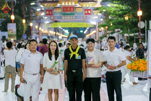 ภาพ No.313830:วันอาทิตย์ที่ 14 มีนาคม พ.ศ. 2569 ทำบุญเมืองหาดใหญ่ตักบาตรพระ 1,109 รูป เติมบุญใหญ่ หลังวิกฤตมหาอุทกภัย ณ ซุ้มประตูไชน่าทาวน์ ถนนศุภสารรังสรรค์ อ.หาดใหญ่ จ.สงขลา