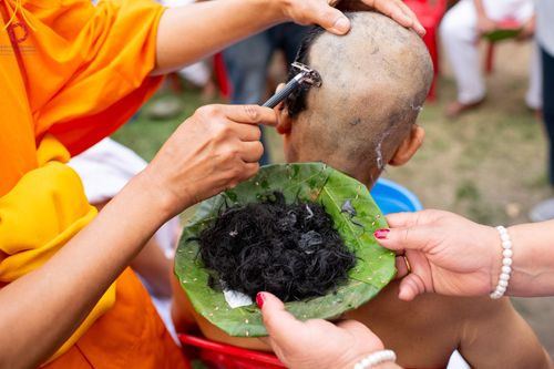 ภาพ No.313386:วันพุธที่ 11 มีนาคม พ.ศ. 2569 พิธีตัดปอยผมโครงการบรรพชาสามเณร  ณ วัดอเชศวร (Aksheswar Mahavihar) ประเทศเนปาล